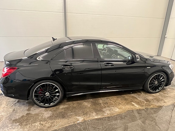 Mercedes-Benz CLA250 4 of 8