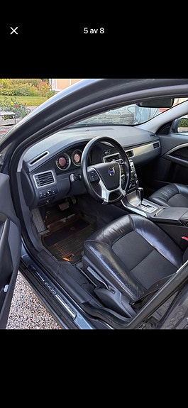Volvo V70 2 of 5