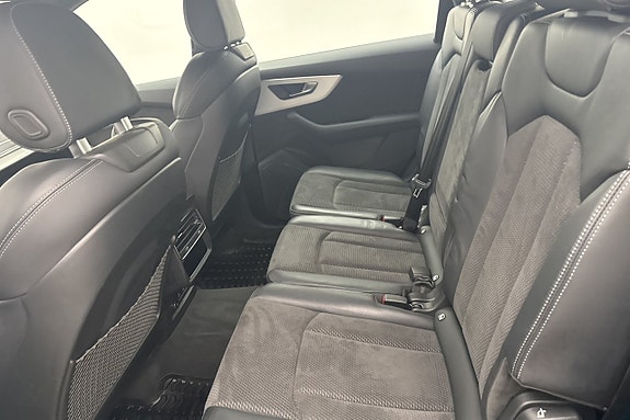 Audi Q7 11 of 29