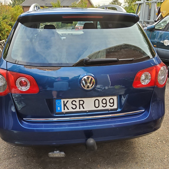 Volkswagen Passat 2 of 10