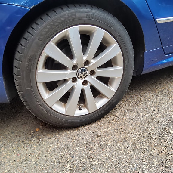 Volkswagen Passat 4 of 10
