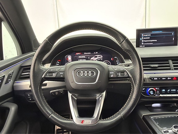 Audi Q7 10 of 30