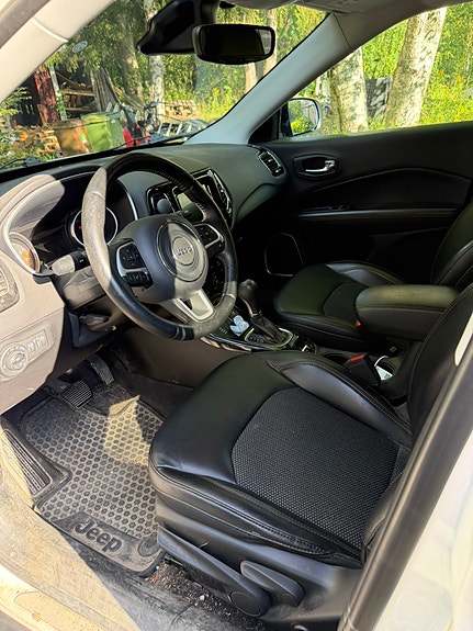 Jeep Compass 7 of 17