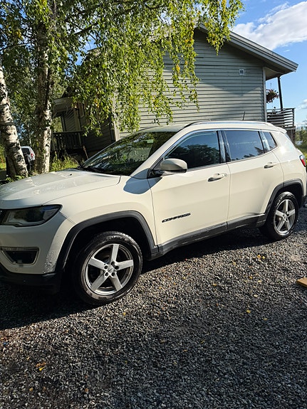 Jeep Compass 2 of 17