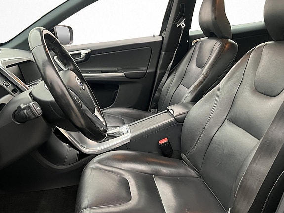 Volvo XC60 12 of 30