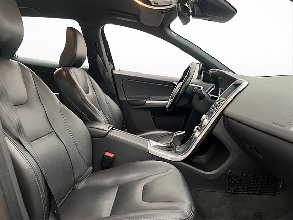 Volvo XC60 10 of 30