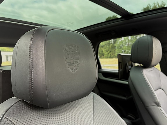 Porsche Cayenne 19 of 27