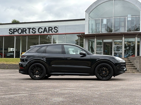 Porsche Cayenne 3 of 27