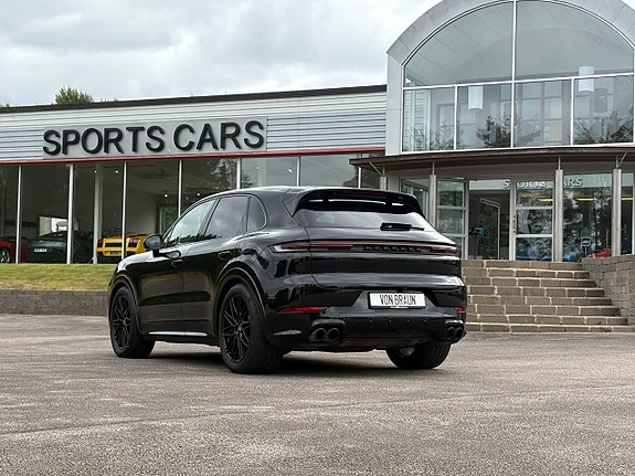 Porsche Cayenne 2 of 27