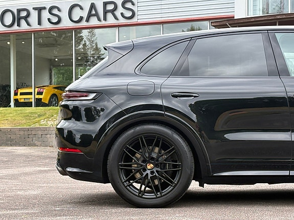 Porsche Cayenne 4 of 27