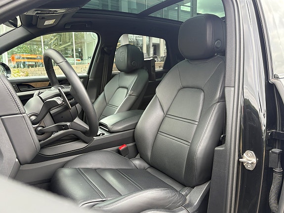 Porsche Cayenne 11 of 27