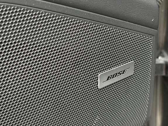 Porsche Cayenne 24 of 27