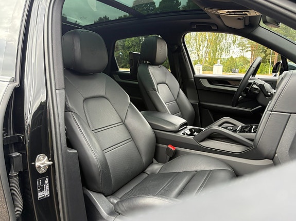 Porsche Cayenne 17 of 27