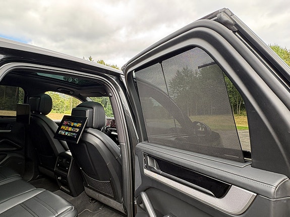 Porsche Cayenne 23 of 27
