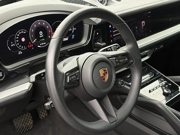 Porsche Cayenne 13 of 27