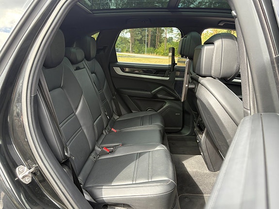 Porsche Cayenne 20 of 27