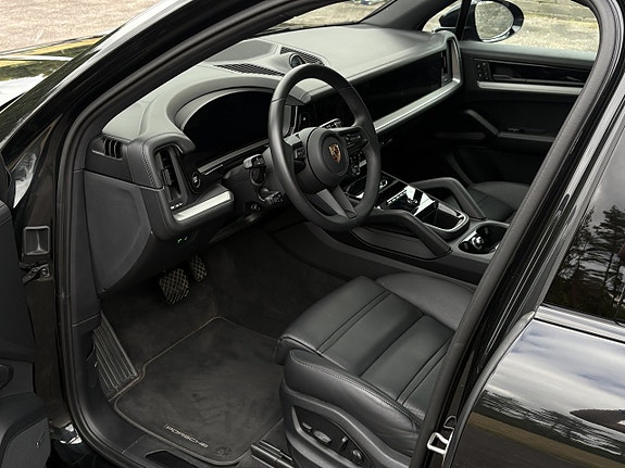 Porsche Cayenne 10 of 27