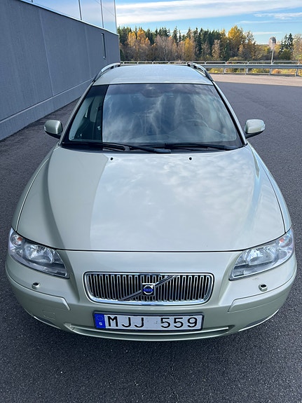 Volvo V70 3 of 6