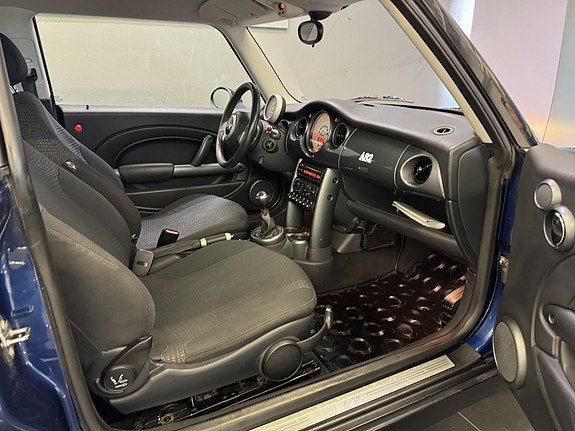 MINI Cooper 7 of 18