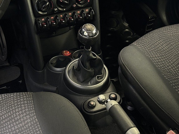 MINI Cooper 17 of 18