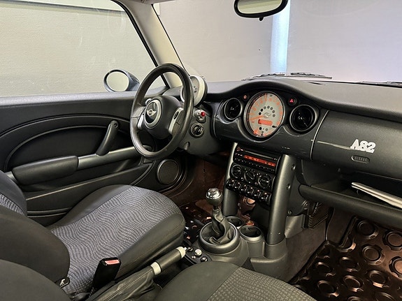 MINI Cooper 6 of 18