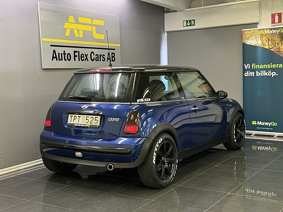 MINI Cooper 11 of 18