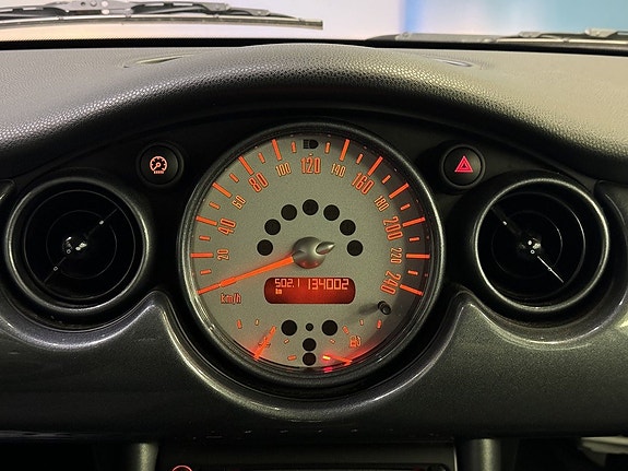 MINI Cooper 18 of 18