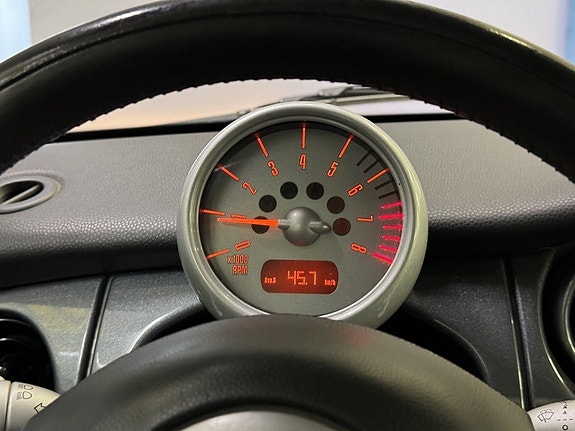 MINI Cooper 16 of 18
