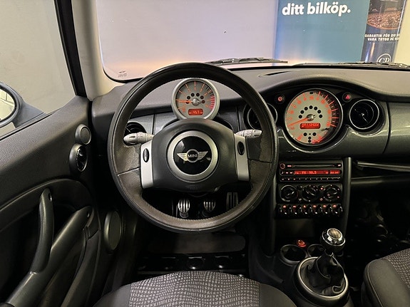 MINI Cooper 9 of 18