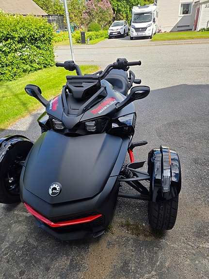 Can-Am Spyder 2 of 4