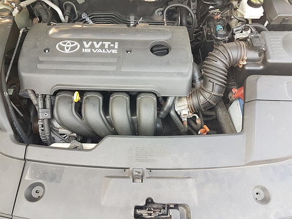 Toyota Avensis 7 of 7