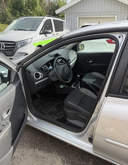 Renault Clio 7 of 9