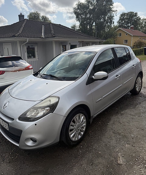Renault Clio 2 of 9