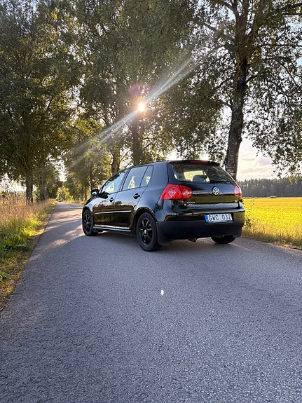 Volkswagen Golf V 2 of 6