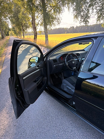Volkswagen Golf V 3 of 6