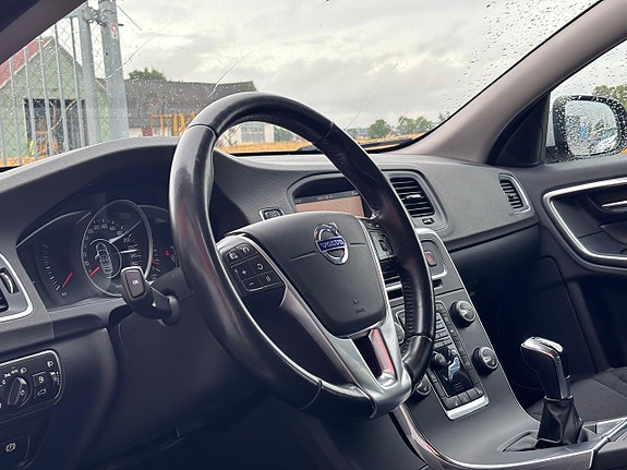 Volvo V60 8 of 25