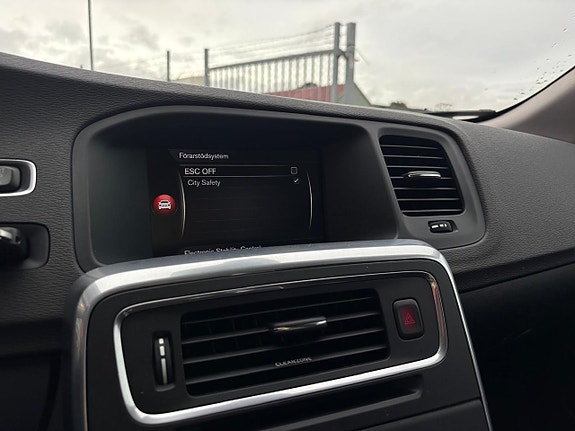Volvo V60 19 of 25