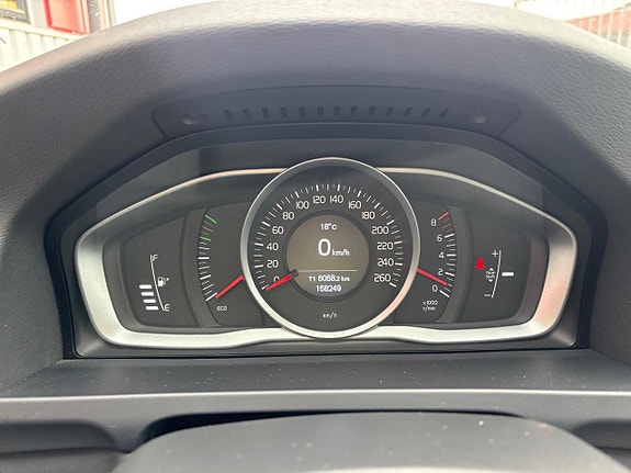 Volvo V60 13 of 25