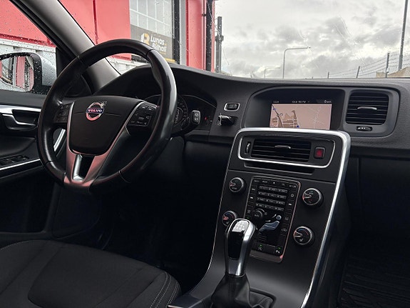 Volvo V60 11 of 25