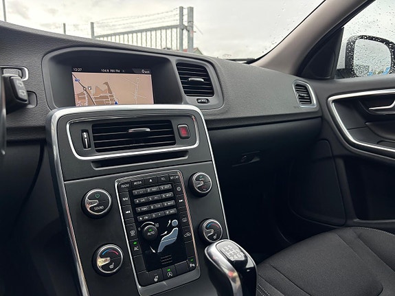 Volvo V60 14 of 25