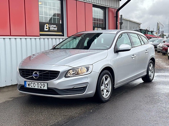 Volvo V60 2 of 25