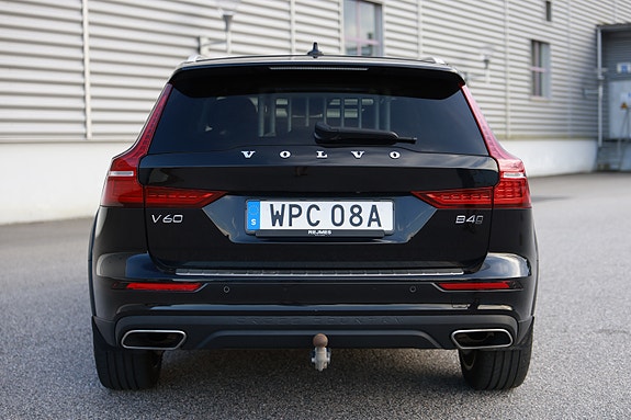 Volvo V60 Cross Country 4 of 7
