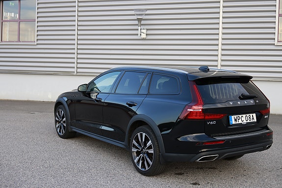 Volvo V60 Cross Country 5 of 7