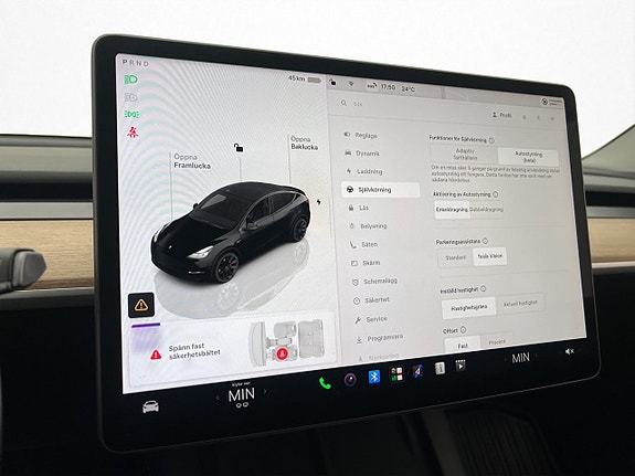 Tesla Model Y 23 of 30