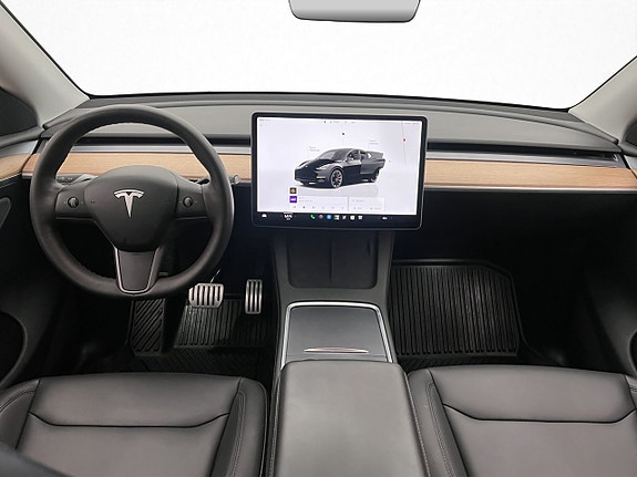 Tesla Model Y 17 of 30