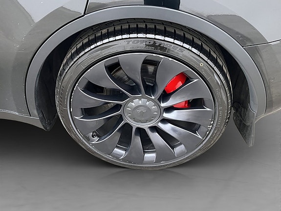 Tesla Model Y 29 of 30