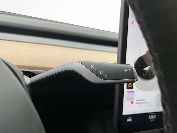 Tesla Model Y 27 of 30