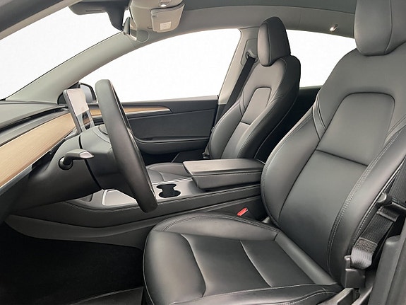 Tesla Model Y 12 of 30