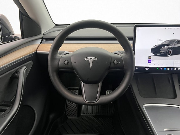 Tesla Model Y 11 of 30