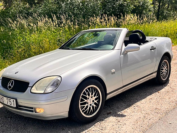 Mercedes-Benz SLK200 3 of 5